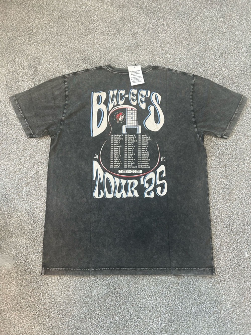 Buc-ee’s Tour 2025 Graphic Tee NWT Unisex Size M - Picture 3 of 3